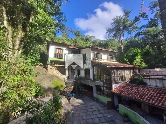 Casa com 1600m² 4 quartos e 4 banheiros, à venda, no bairro Vila Progresso em Niterói