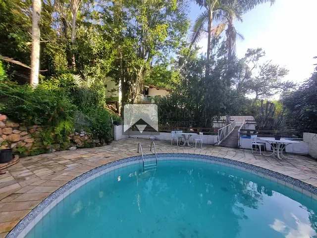 Casa com 1600m² 4 quartos e 4 banheiros, à venda, no bairro Vila Progresso em Niterói