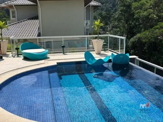 Casa com 810m², à venda, no bairro Mosela em Petrópolis
