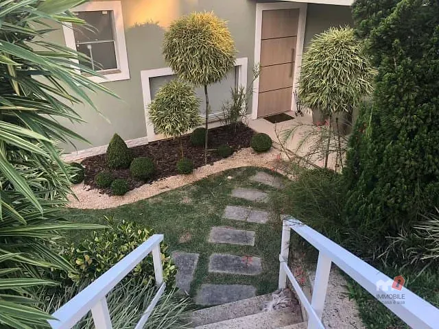 Casa com 810m², à venda, no bairro Mosela em Petrópolis