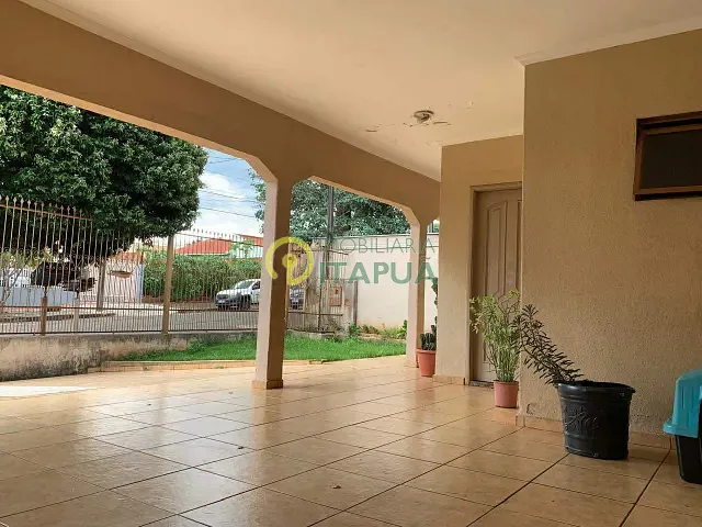 Casa com 300m² 4 quartos e 3 banheiros, à venda, no bairro Antares em Londrina