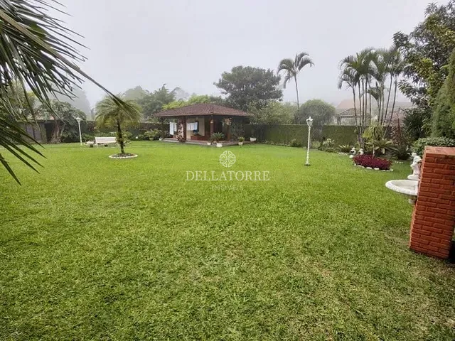 Casa com 1300m² 4 quartos e 5 banheiros, à venda, no bairro Carlos Guinle em Teresópolis