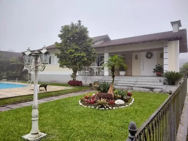 Casa com 1300m² 4 quartos e 5 banheiros, à venda, no bairro Carlos Guinle em Teresópolis