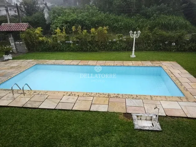 Casa com 1300m² 4 quartos e 5 banheiros, à venda, no bairro Carlos Guinle em Teresópolis
