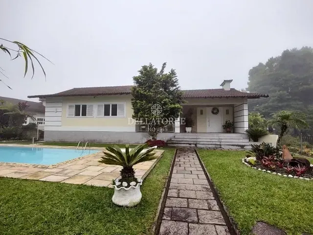 Casa com 1300m² 4 quartos e 5 banheiros, à venda, no bairro Carlos Guinle em Teresópolis