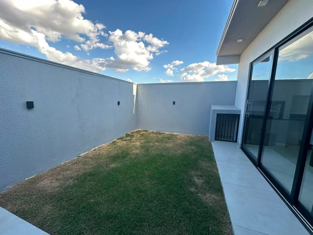 Casa com 215m² 3 quartos e 1 banheiro, à venda, no bairro Parque do Lago em Sinop
