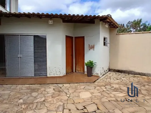Casa 3 quartos e 2 banheiros, à venda, no bairro Jardim Belvedere em Volta Redonda