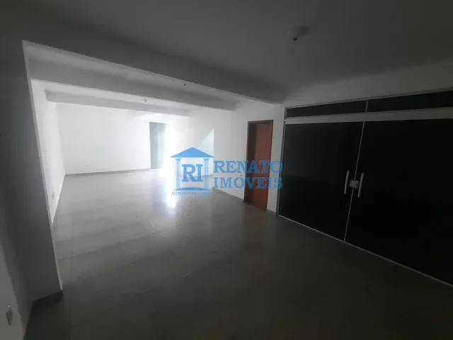 Casa com 360m², para alugar, no bairro Centro em Maricá