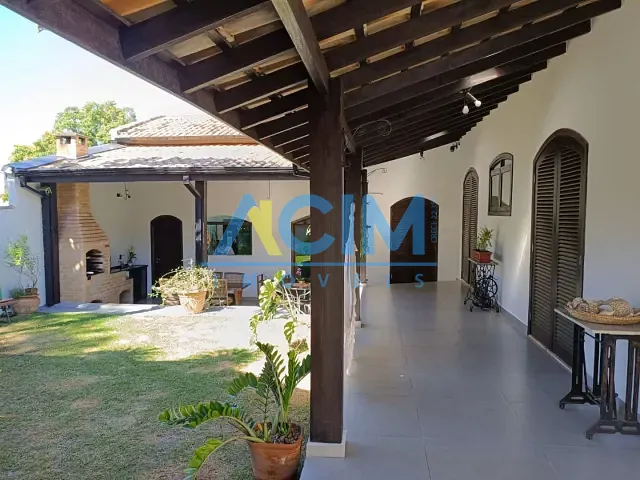 Casa com 325m² 3 quartos e 2 banheiros, à venda, no bairro Centro em Jaguariúna