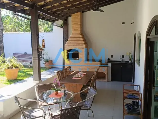 Casa com 325m² 3 quartos e 2 banheiros, à venda, no bairro Centro em Jaguariúna