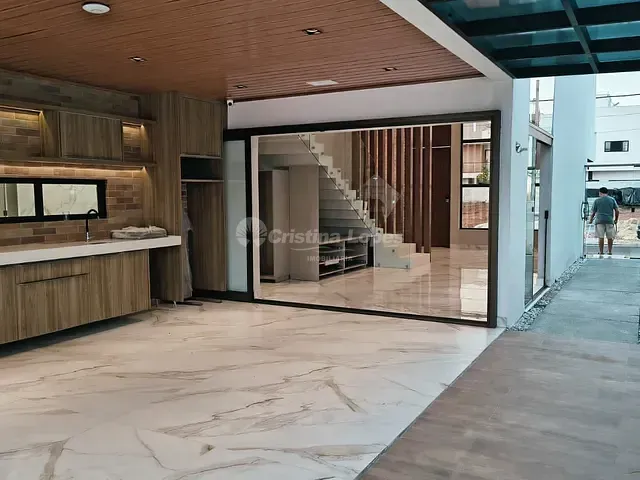 Casa 4 quartos e 4 banheiros, à venda, no bairro Uruguai em Teresina