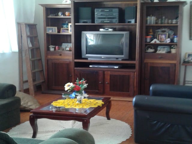 Foto do Casa - CASA CENTRAL PARA VENDA LOCALIZADA PRÓXIMO A RUA APARECIDA, LOCALIZAÇÃO PRIVILEGIADA. | Guaxupé Imóveis Ltda