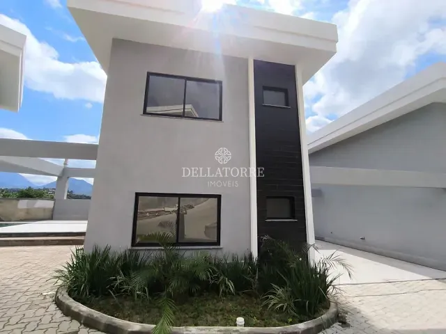 Casa com 121m² 3 quartos e 3 banheiros, à venda, no bairro Golfe em Teresópolis