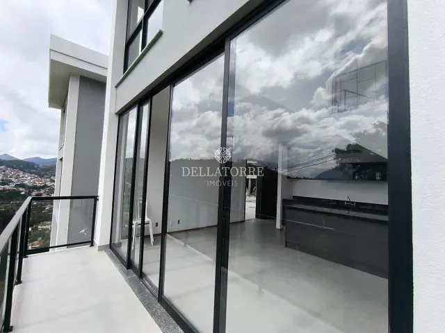 Casa com 121m² 3 quartos e 3 banheiros, à venda, no bairro Golfe em Teresópolis