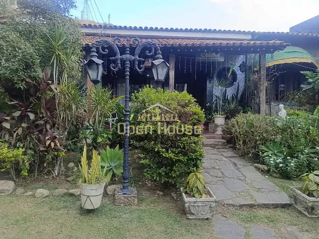 Casa com 816m² 5 quartos e 3 banheiros, à venda, no bairro Centro em Barra Mansa
