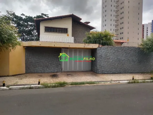 Casa com 756m², para alugar, no bairro Fátima em Teresina