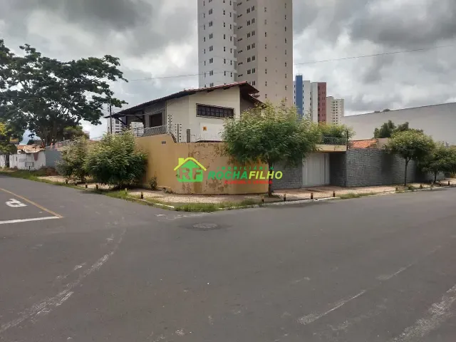 Casa com 756m², para alugar, no bairro Fátima em Teresina