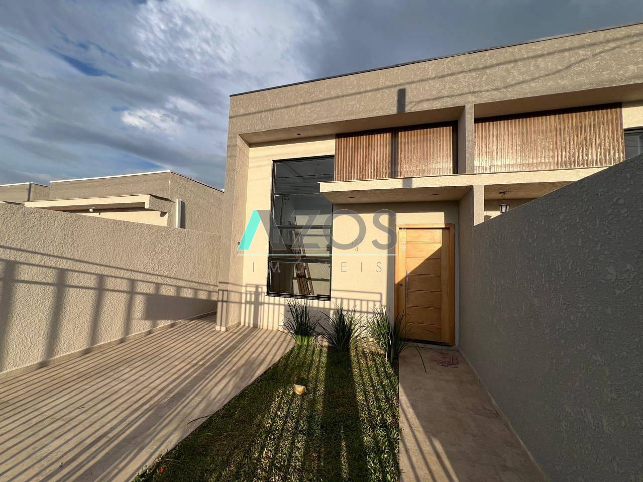 Casa à venda com 3 quartos, 67m² - Foto 1