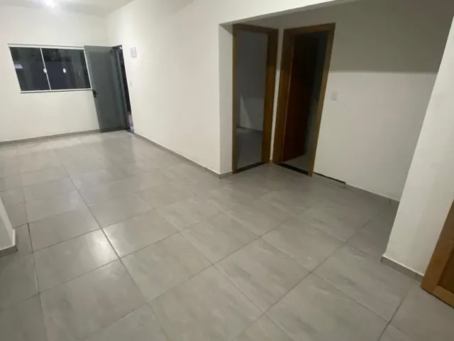 Casa 2 quartos e 1 banheiro, para alugar, no bairro Portal 2 em Itajaí