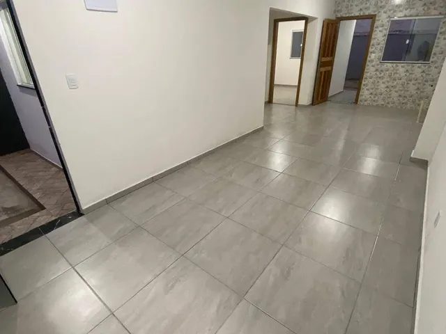 Casa 2 quartos e 1 banheiro, para alugar, no bairro Portal 2 em Itajaí