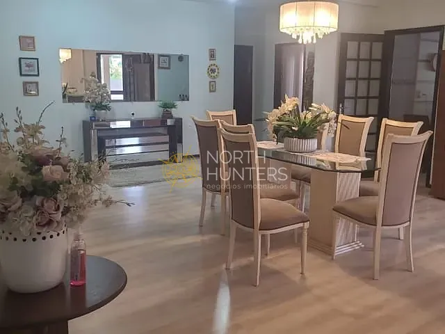 Casa com 634m² 4 quartos e 6 banheiros, à venda, no bairro Glória em Joinville