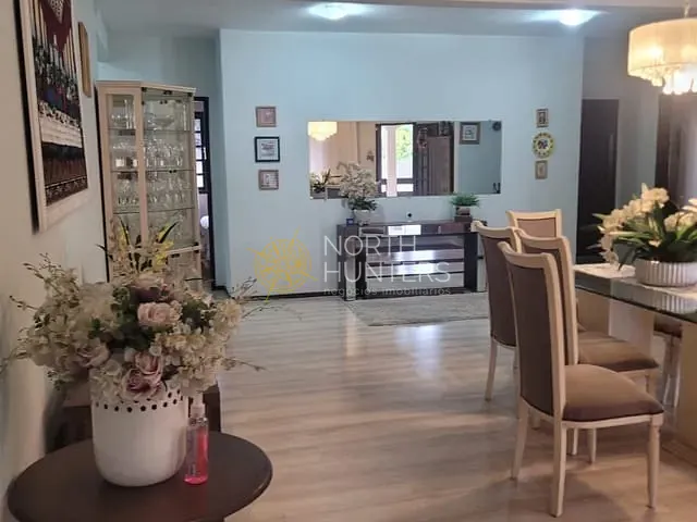 Casa com 634m² 4 quartos e 6 banheiros, à venda, no bairro Glória em Joinville