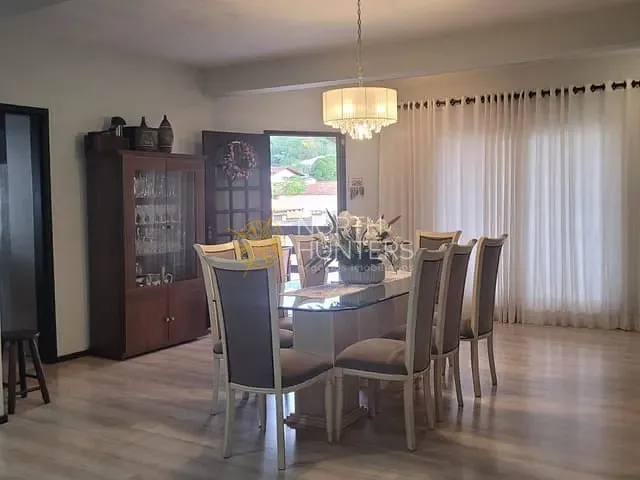 Casa com 634m² 4 quartos e 6 banheiros, à venda, no bairro Glória em Joinville