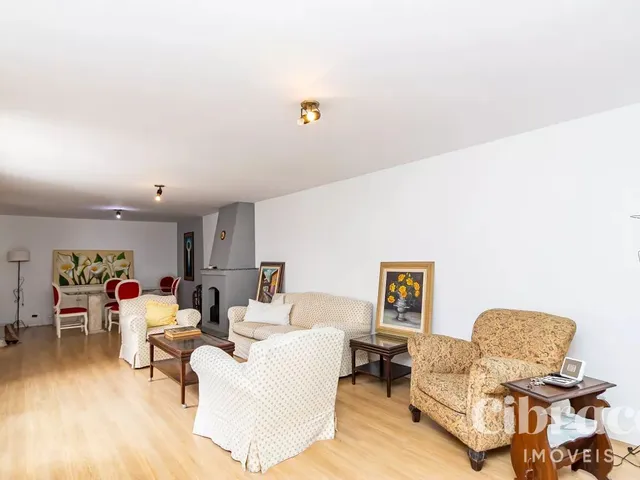 Casa 5 quartos e 5 banheiros, à venda, no bairro Seminário em Curitiba