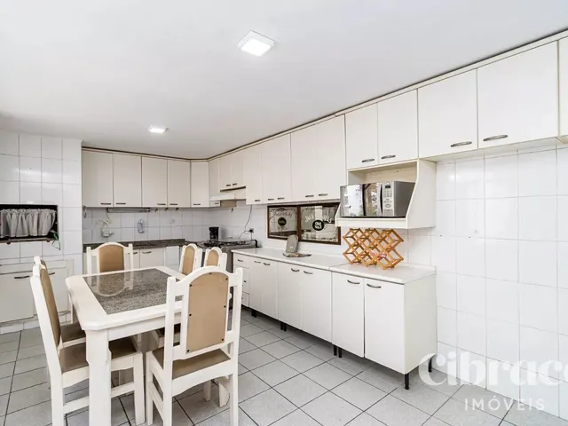 Casa 5 quartos e 5 banheiros, à venda, no bairro Seminário em Curitiba