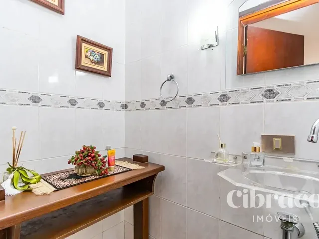 Casa 5 quartos e 5 banheiros, à venda, no bairro Seminário em Curitiba