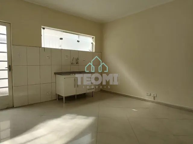 Casa com 250m² 3 quartos e 2 banheiros, à venda ou para alugar, no bairro Jardim Maria Augusta em Taubaté
