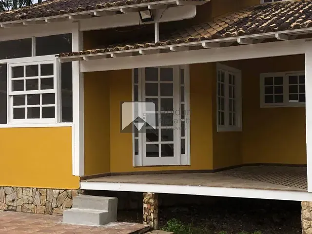 Casa com 460m² 4 quartos e 1 banheiro, à venda ou para alugar, no bairro Engenho do Mato em Niterói