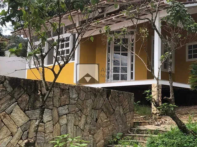 Casa com 460m² 4 quartos e 1 banheiro, à venda ou para alugar, no bairro Engenho do Mato em Niterói
