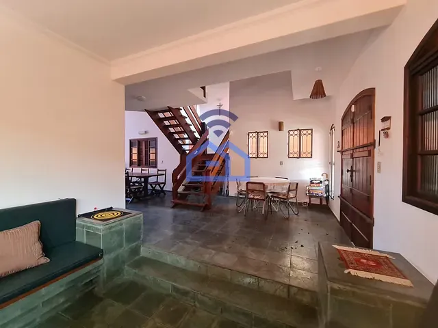 Sobrado com 399m² 4 quartos e 2 banheiros, à venda, no bairro Massaguaçu em Caraguatatuba