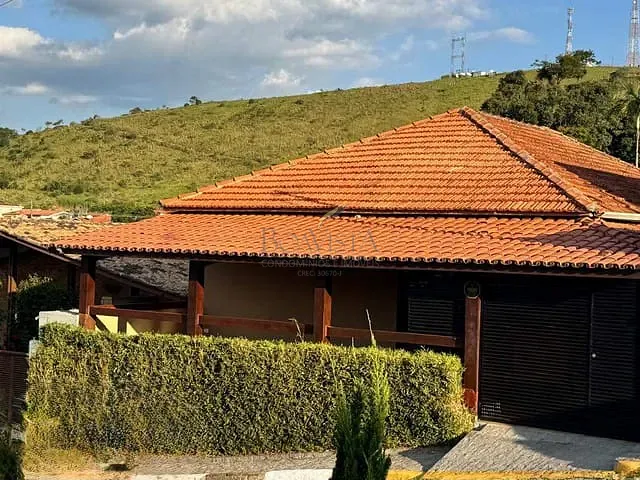 Casa com 300m² 2 quartos e 2 banheiros, para alugar, no bairro Centro em Piracaia