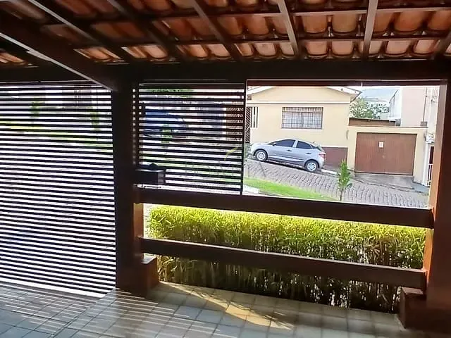 Casa com 300m² 2 quartos e 2 banheiros, para alugar, no bairro Centro em Piracaia