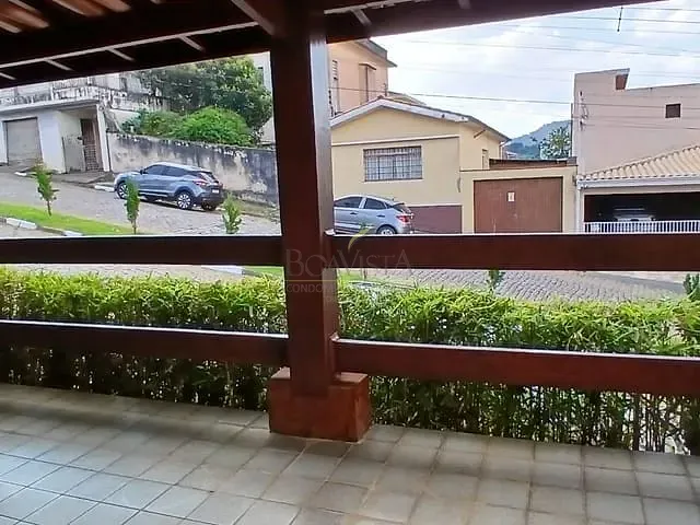 Casa com 300m² 2 quartos e 2 banheiros, para alugar, no bairro Centro em Piracaia