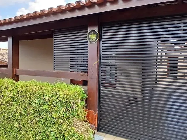 Casa com 300m² 2 quartos e 2 banheiros, para alugar, no bairro Centro em Piracaia