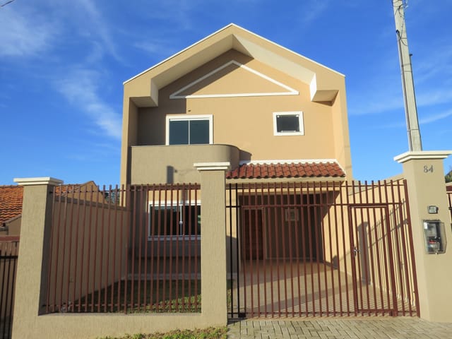 Casa com 200m² 3 quartos e 3 banheiros, à venda, no bairro Jardim Carvalho em Ponta Grossa