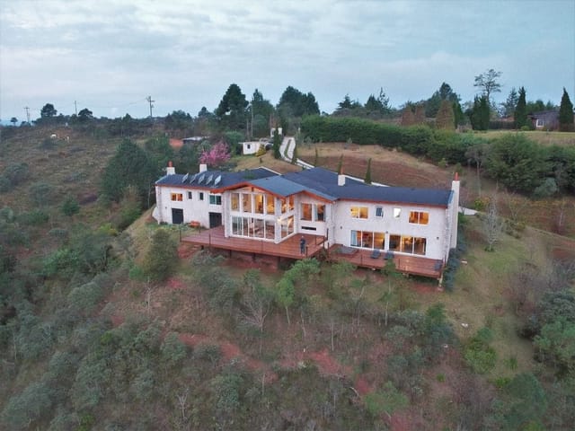 Foto do Casa - Mansão de Luxo para Locação de Temporada no Condomínio Pedra do Fogo – Campos do Jordão | Campos & Co. Imóveis