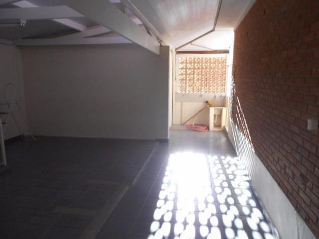 Casa com 360m² 2 quartos e 2 banheiros, para alugar, no bairro Santa Cecilia em Paulínia