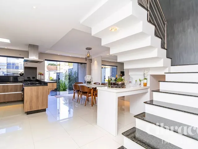 Casa 4 quartos e 2 banheiros, à venda, no bairro Sítio Cercado em Curitiba