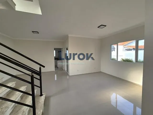 Casa com 380m² 3 quartos e 3 banheiros, à venda ou para alugar, no bairro Lenheiro em Valinhos