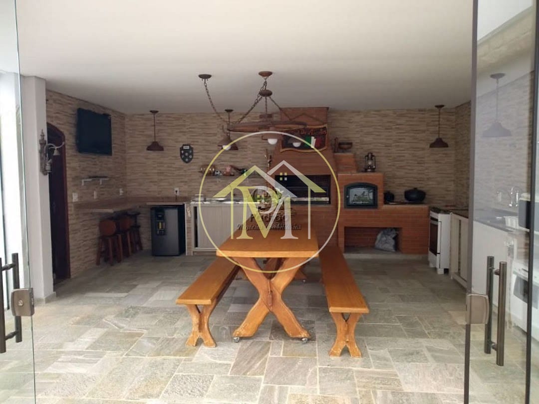 Casa à venda com 3 quartos, 560m² - Foto 1