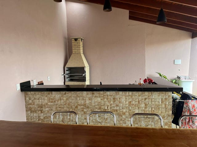 Casa com 300m² 3 quartos e 1 banheiro, à venda, no bairro Jardim Monte Carlo em Sinop