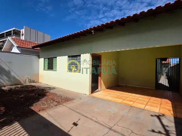 Casa com 310m² 3 quartos e 2 banheiros, à venda, no bairro Jardim Bancários em Londrina