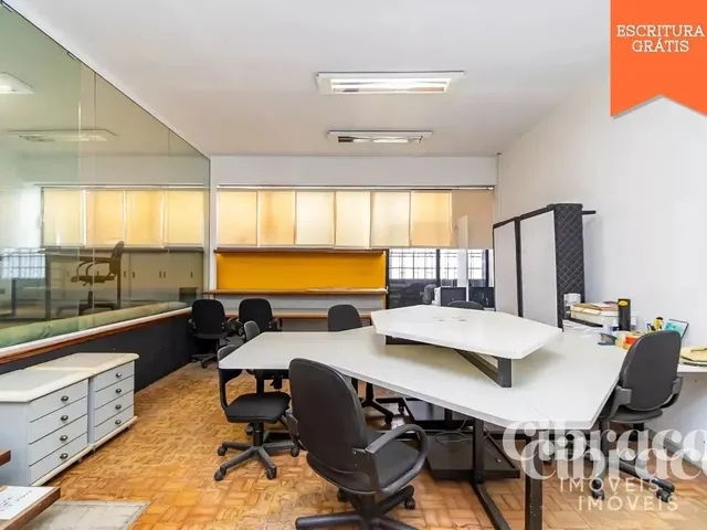 Casa 10 quartos e 4 banheiros, à venda, no bairro São Francisco em Curitiba