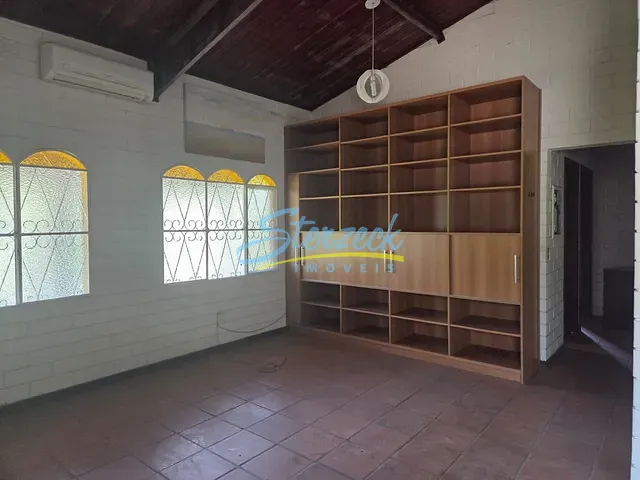 Casa com 921m² 2 quartos e 3 banheiros, à venda, no bairro Marambaia em Vinhedo
