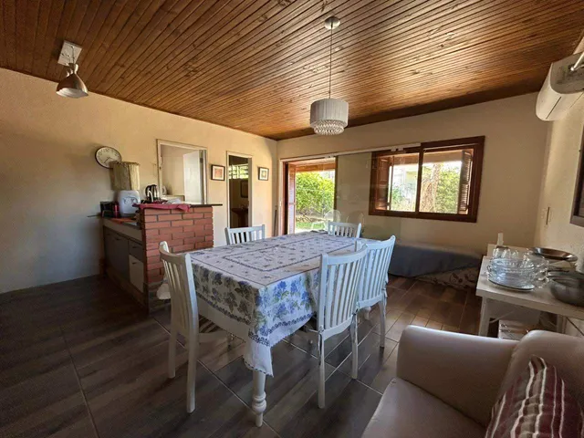 Casa com 400m² 4 quartos e 2 banheiros, à venda, no bairro Laranjal em Pelotas