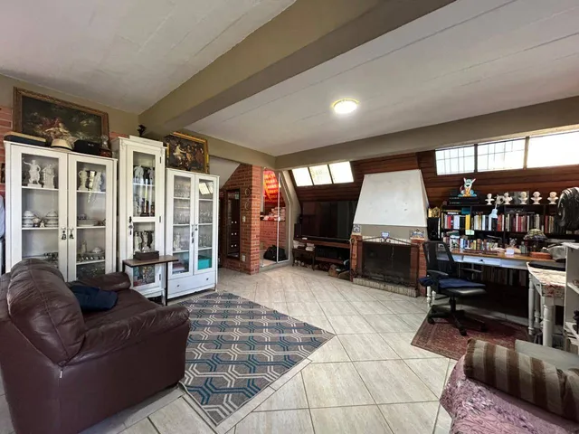 Casa com 400m² 4 quartos e 2 banheiros, à venda, no bairro Laranjal em Pelotas